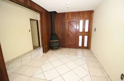 Excelente casa no bairro areal, com excelente localização e posição solar