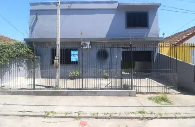 Sobrado Amplo com Suíte, Piscina e Espaço Gourmet na Cohab Tablada - Conforto e Lazer em Pelotas