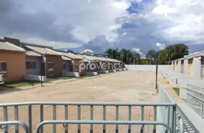 Casa com 2 quartos (1 suíte) - 57m² no residencial jatobá