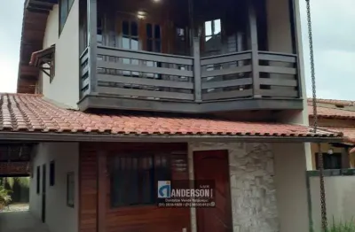 Excelente casa com 3 quartos, piscina, churrasqueira e sauna.