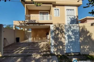 Maravilhosa casa com 4 quartos (1 suíte) em condomínio fechado em maricá