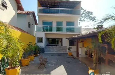 Oportunidade no barroco! duas casas  com total de 5 quartos (2 suítes) com churrasqueira e chuveirão.