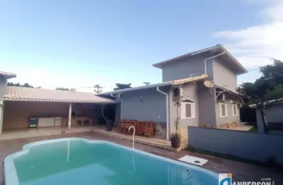 Maravilhosa casa 3 quartos (1 suíte) com piscina, churrasqueira e garagem 5 carros no barroco prox. a praia