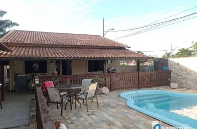 Oportunidade !! casa  2 quartos grandes (1 suíte) com churrasqueira, piscina + suíte externa no jd. atlântico leste