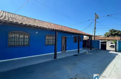 Casa 2 quartos com churrasqueira e quintal no jd. atlântico oeste