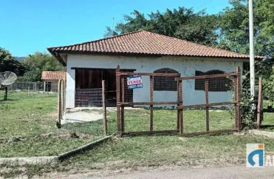 Ótima casa com 181,65m² de área construída e 6.622,86m² de terreno, no condomínio três reis.