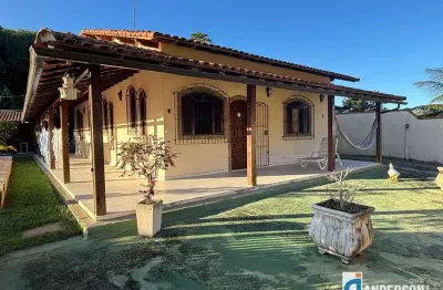 Excelente casa com 4 quartos (sendo 2 suítes) com piscina e churrasqueira em terreno 600m² prox. a praia  no jd. atlântico oeste
