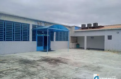 Excelente imóvel comercial com 326m, 2 salões, escritório e estacionamento.