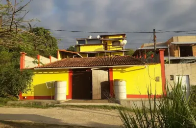 Itapeba, excelete casa duplex com 3 quartos, 2 suítes estilo colonial em condomínio fechado.