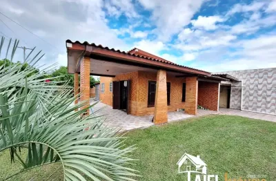 Casa de esquina em avenida asfaltada na praia de cidreira/rs