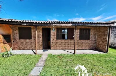 Casa com 3 dormitórios, suíte, pátio amplo na praia de cidreira/rs