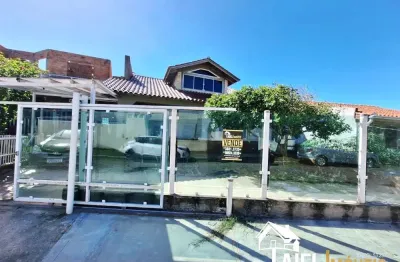 Casa com 3 dormitórios e suíte no centro de cidreira/rs