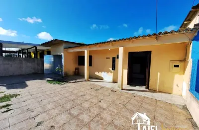 Excelente casa em rua asfaltada no centro da praia de cidreira/rs