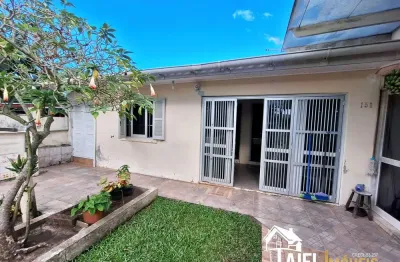Encantadora residência com 4 dormitórios e suíte no centro da praia de cidreira/rs