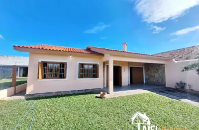 Belíssima residência com anexo em rua asfaltada no centro da praia de cidreira/rs