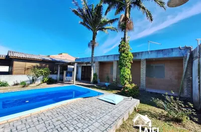 Casa com 4 dormitórios, suíte, espaço gourmet com churrasqueira e piscina na praia de cidreira/rs