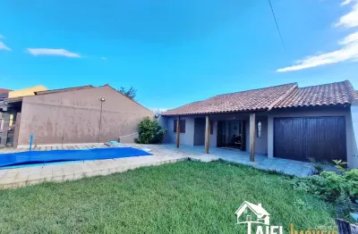 Casa com 3 dormitórios, pátio amplo com piscina na praia de cidreira/rs