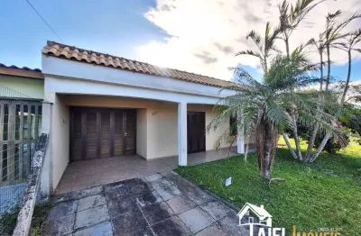 Belíssima residência de laje constituída por 2 terrenos, pátio amplo com piscina na praia de cidreira/rs
