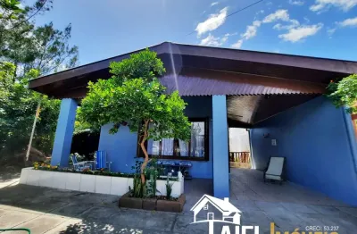 Casa com 4 dormitórios e anexo gourmet com churrasqueira no centro de cidreira/rs