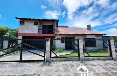 Espetacular residência com piscina no centro da praia de cidreira/rs