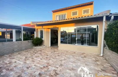 Belíssimo sobrado apenas 2 quadras do mar na praia em cidreira/rs