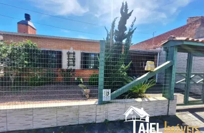 Maravilhosa residência com anexo, 4 dormitórios, 1 suíte na praia de quintão/rs