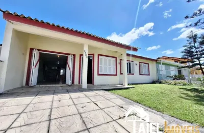 Belíssima residência com 3 dormitórios e suíte na praia de cidreira/rs