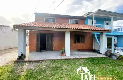 Sobrado com 3 dormitórios e suíte no centro da praia de cidreira/rs