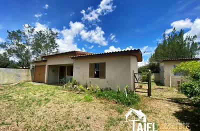Casa com 2 dormitórios e pátio amplo no bairro nazaré em cidreira/rs