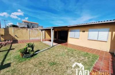 Casa ampla - apta ao financiamento bancário - na melhor localização da praia de cidreira/rs