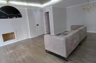 Belo apartamento  de 152m², 03 suítes, 03 vgs, varanda gourmet, rua Emílio Mallet!