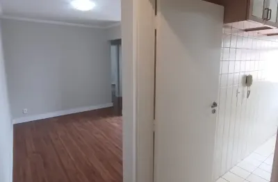 Belo apartamento de 2 quartos, 01 banheiro, 01 vaga,rua Francisco marengo