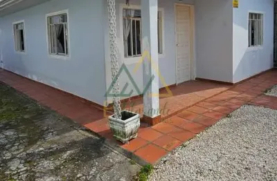 Casa padrão de esquina com amplo terreno em pinhais