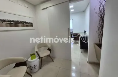 Excelente sala, localizada no maior centro financeiro de salvador.