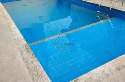 Oportunidade incrível! Casa com excelente piscina sendo 03 dormitórios, Sendo um grande dormitório na edícula, 5 vagas, cozinha ampla, pronta para você se mudar, só trazer seus móveis e deixá-la do se