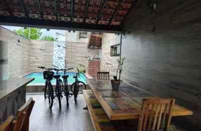 Requinte e sofisticação no mesmo lugar, casa com 4 dormitórios, sendo 4 suítes, vagas para até 4 automóveis, sala para 2 ambientes além de uma excelente área com piscina para diversão e lazer para a c