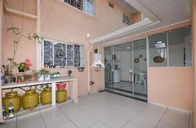 Sobrado pronto para morar com quintal 3 vagas 3 quartos sendo 1 suíte á venda