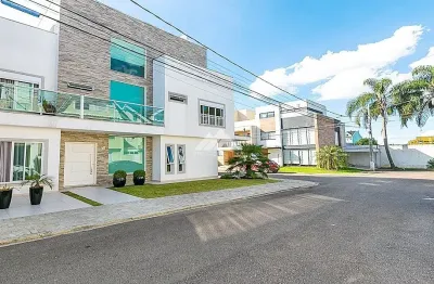 Casa em condomínio fechado com 3 quartos sendo 1 suíte espaço gourmet à venda no pinheirinho