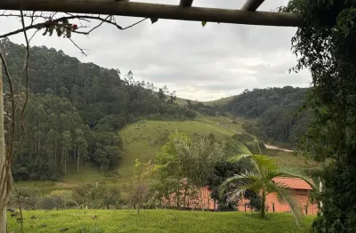 Linda casa com vista maravilhosa e privacidade pronta para morar