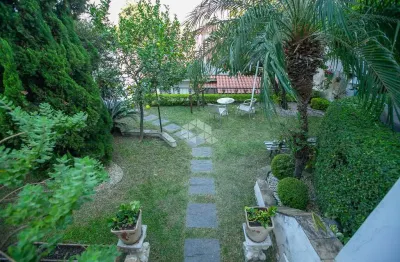 Maravilhosa casa  com 05 dormitorios duas suites e 05 vagas