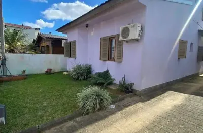 Casa com 3 quartos à venda na Rua Casemiro de Souza, 60, Vila Nova, Porto Alegre