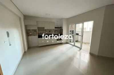 Apartamento de 01 suite + 02 quartos disponível para locação no centro de maringá.