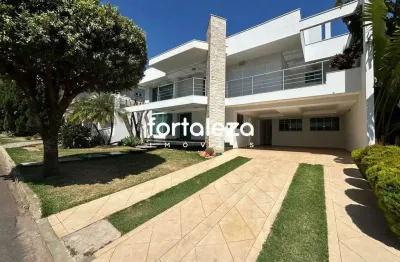 Sobrado em condomínio fechado com 4 suítes e 580 m² em maringá