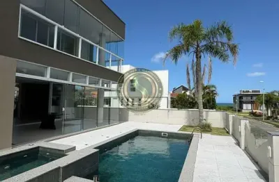 Casa de Alto Padrão em Condomínio Fechado com Acesso Direto à Praia – Morro das Pedras