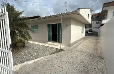 Casa semi mobiliada para locação anual no centro de camboriú