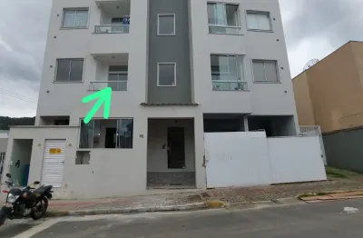 Apartamento com 2 quartos, sacada com churrasqueira e localização estratégica em camboriú – bairro monte alegre