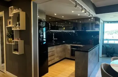 Apartamento mobiliado e decorado com 2 dormitórios, sacada com churrasqueira e excelente localização em camboriú