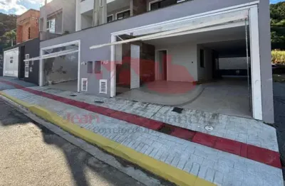 Sobrado triplex de alto padrão muito bem localizado no terras altas em camboriú