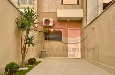 Sobrado semi mobiliado com bom espaço de fundos no santa clara em camboriú