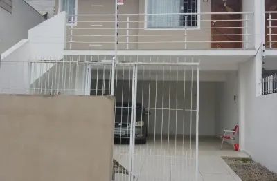 Sobrado de 3 quartos com suíte e vaga coberta para 2 carros!!
